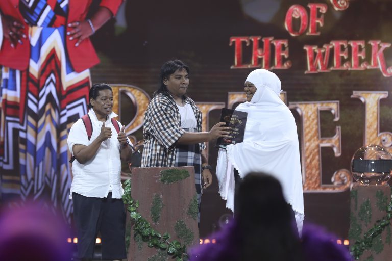 Putehh Dinobatkan Gempak Superstar of the Week Minggu 3 Muzikal Lawak Superstar 4!