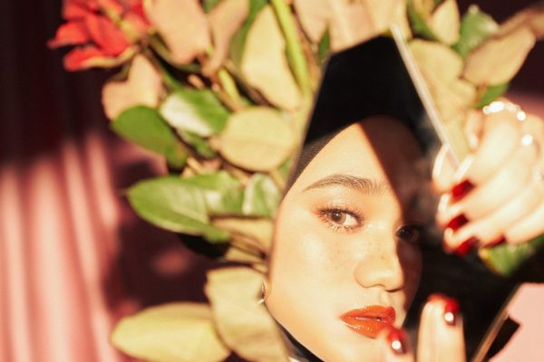 Dari Patah Hati ke Lirik Bermakna: Nabila Taqiyyah Rilis Album ‘Kekal yang Sementara’