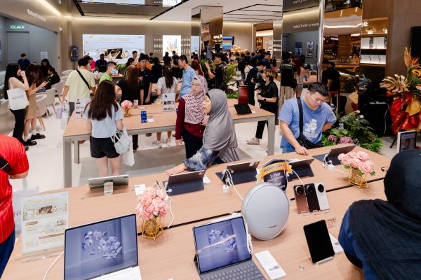HONOR Catat Rekod Jualan Hujung Minggu di JB, Magic V5 Jadi Rebutan