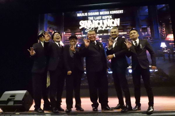 Pertemuan semula legenda-legenda komedi yang pernah mencorakkan sejarah hiburan negara.