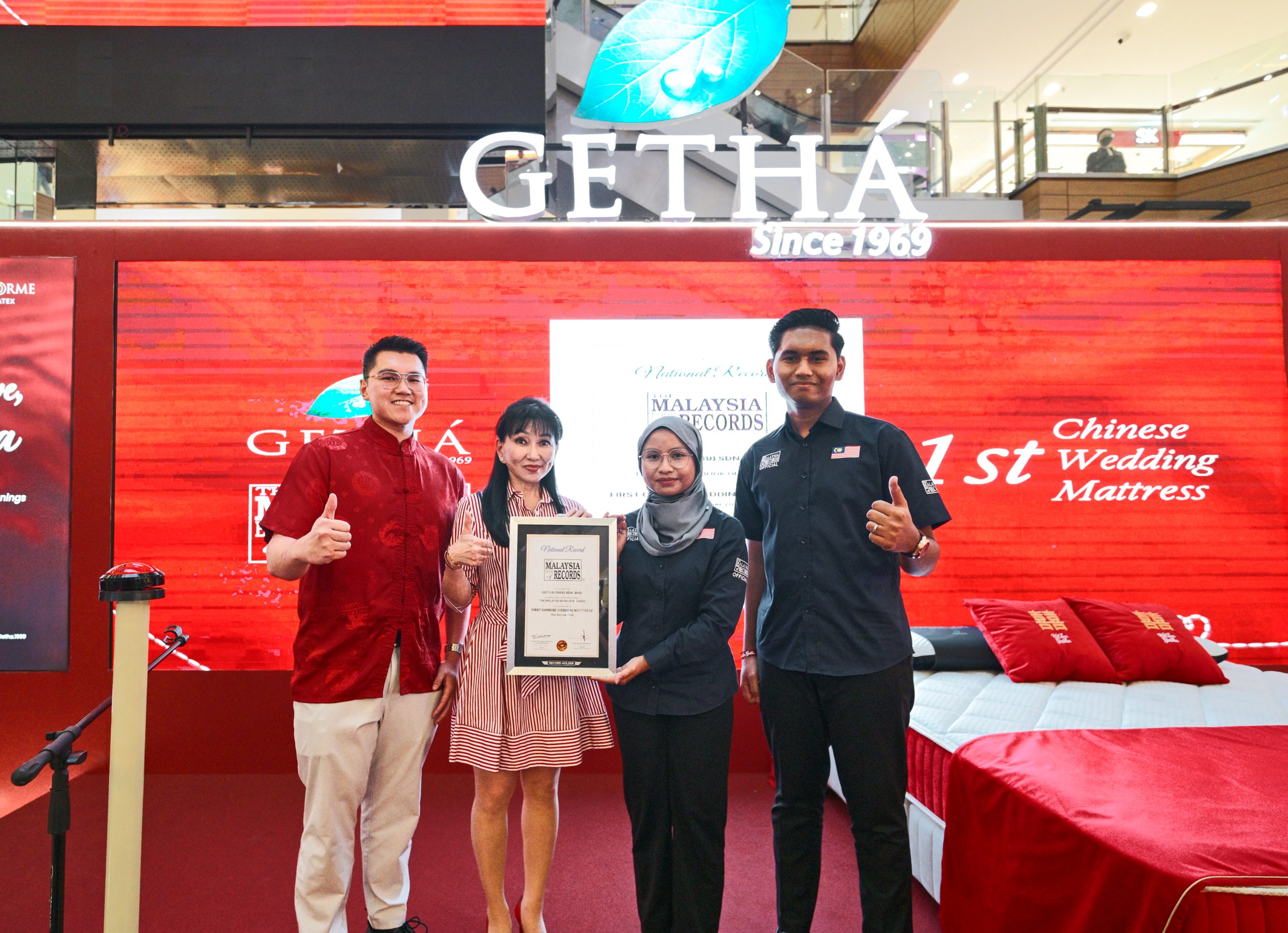 Malaysia Book of Records certificate presentation to Getha management representatives