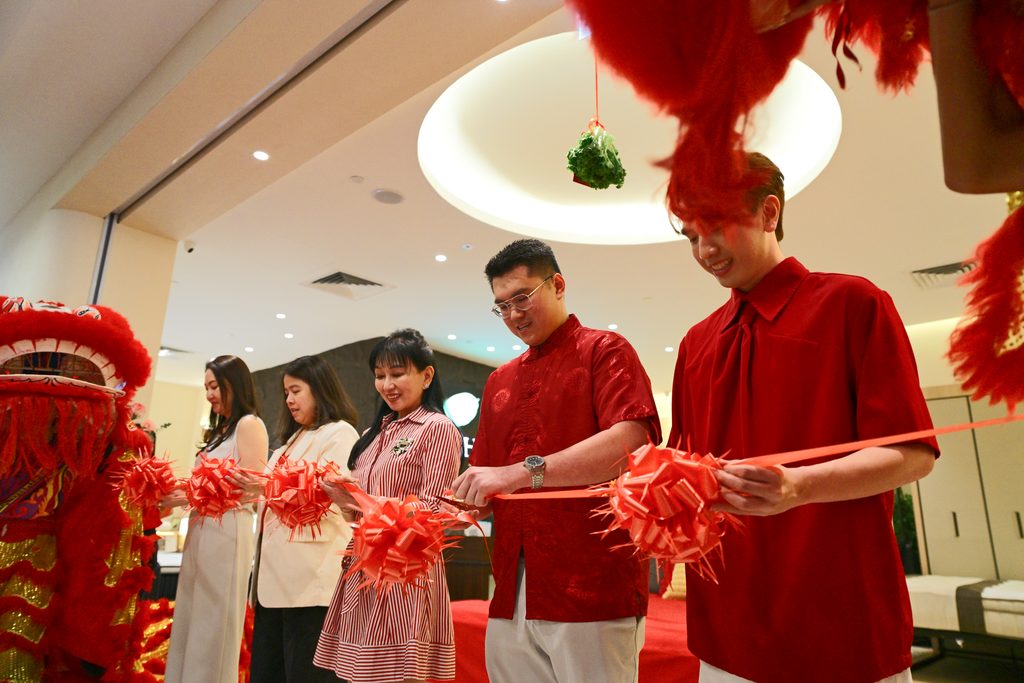 Ribbon cutting ceremony for the mattress collection and Getha Sleep Therapy Center launch